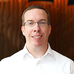 Derek Warr headshot
