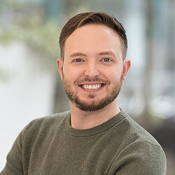 Travis Mohle headshot