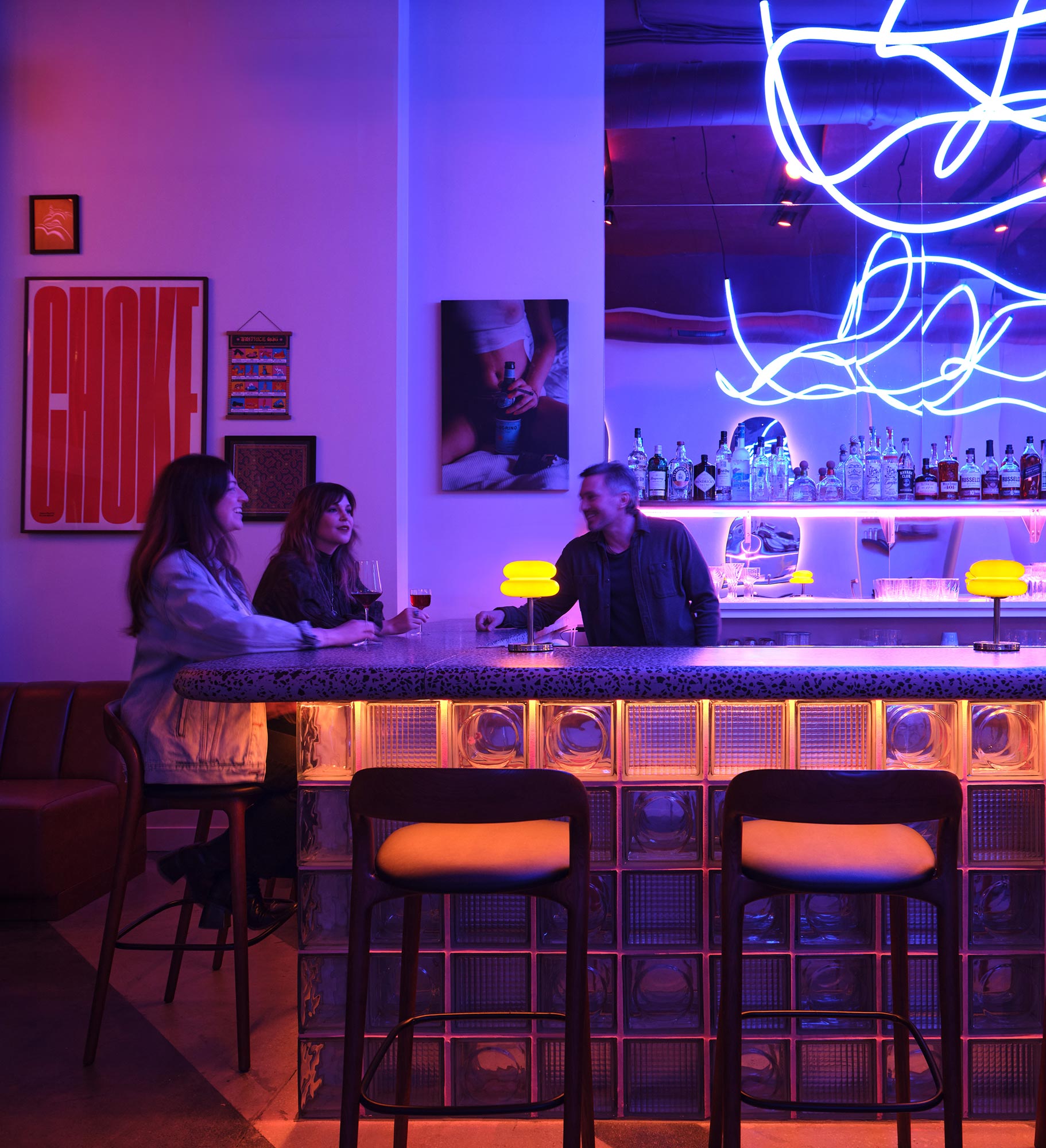A group of people sitting at a bar.