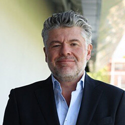 Luis Palma headshot