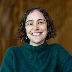 Liz Resenic headshot