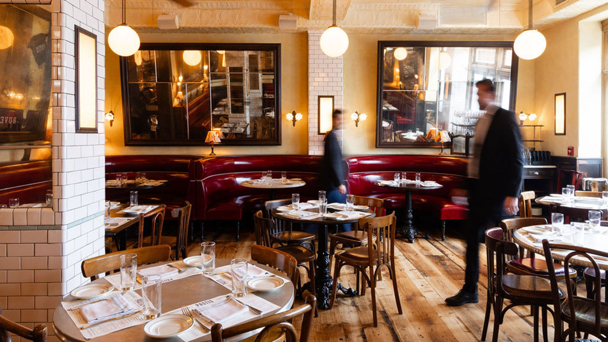 A restaurant with tables and chairs.