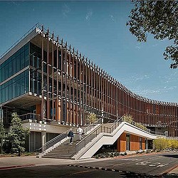 The City of Hope Medical and Administrative Leadership Pavilion.