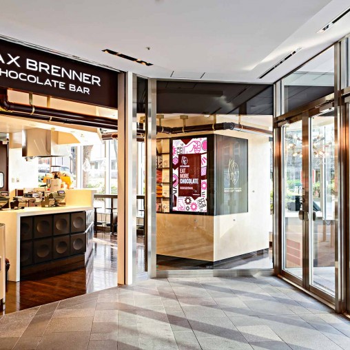 A store front with glass doors.