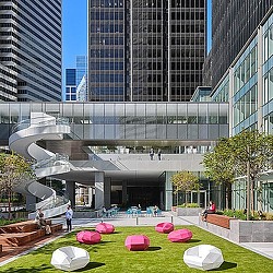 2 Houston Center office building and public space
