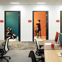 A person throwing a frisbee.