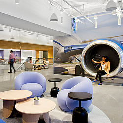 United Airlines Amenity Hub with airplane model