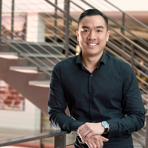 Alex Phi headshot