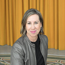 Helen Hopton headshot