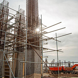 A large metal structure with a crane. Image: Alamy via Data Center Knowledge