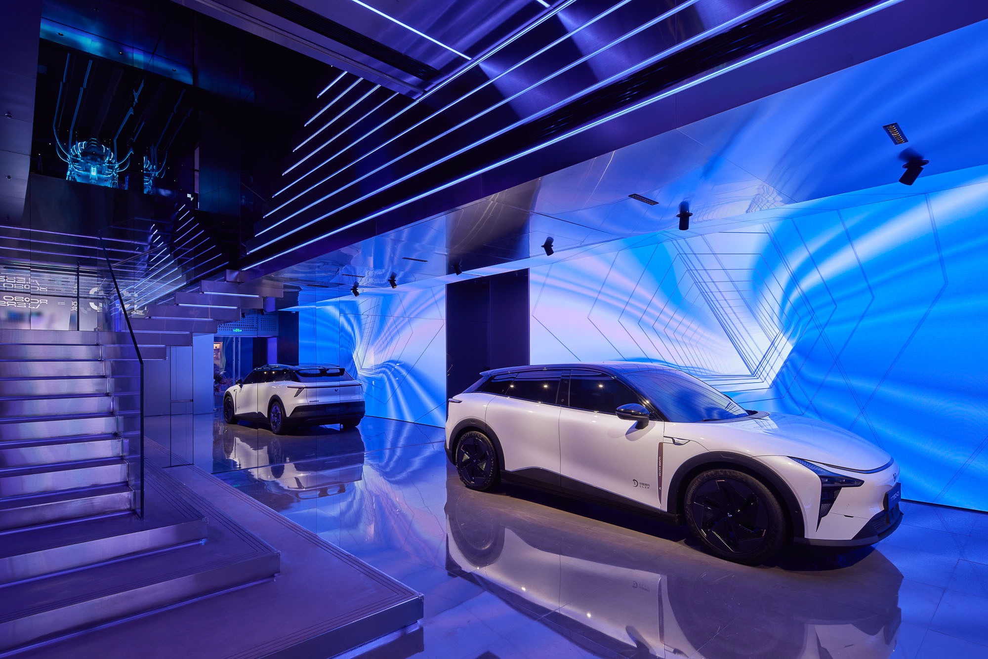 Jidu Roboverse Sanlitun Experience Center with white Robocar display