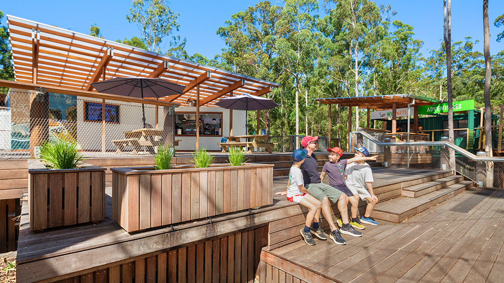 Guulabaa Place of Koala wooden deck