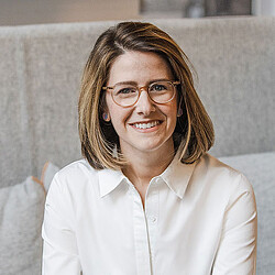 Maggie Marlin headshot