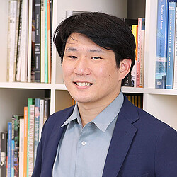 Daniel Omuro headshot
